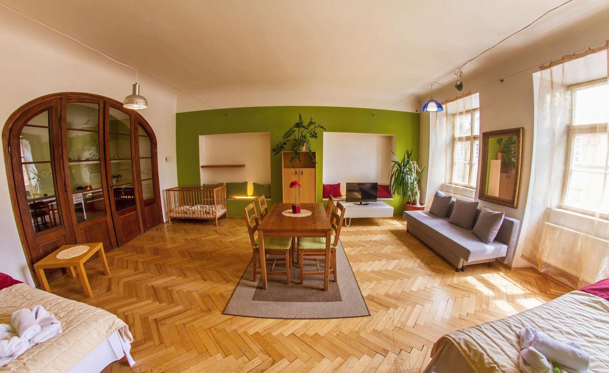 U Zlate Podkovy Apartamento *